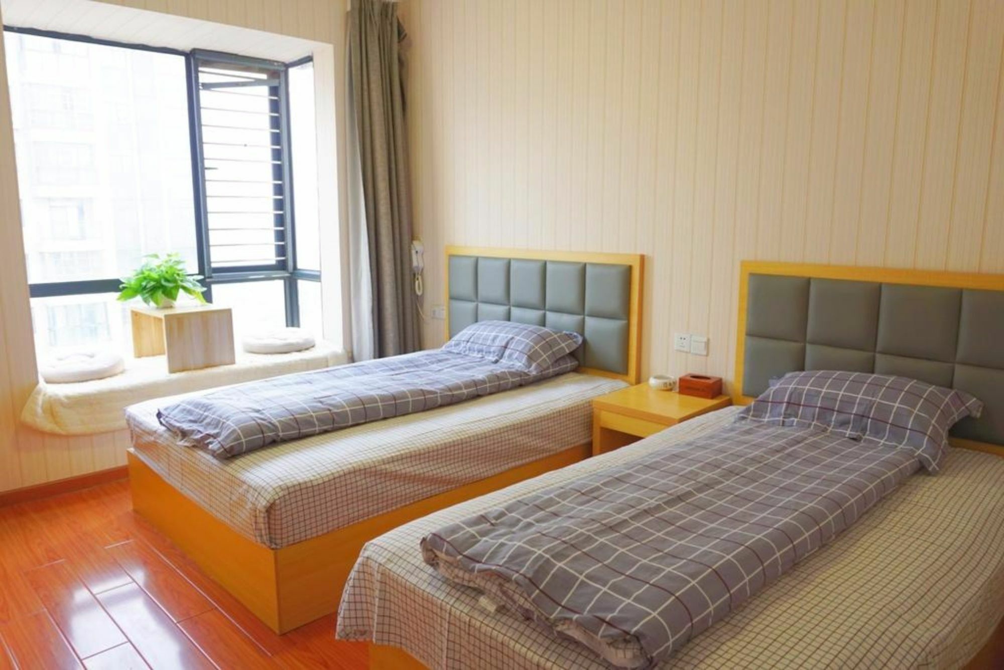 Huanlesong Youth Hostel อู่ฮั่น ภายนอก รูปภาพ